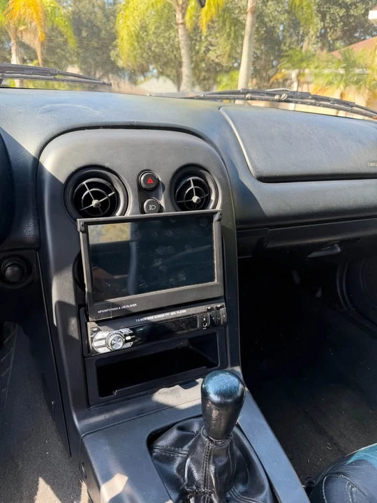 1997 Mazda NA MX-5 Miata - Image 8 of 12