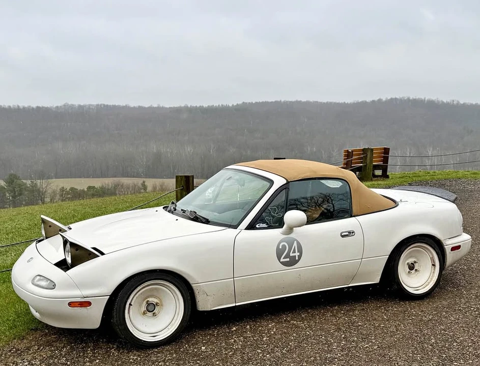 1997 Mazda NA MX-5 Miata - Image 2 of 11