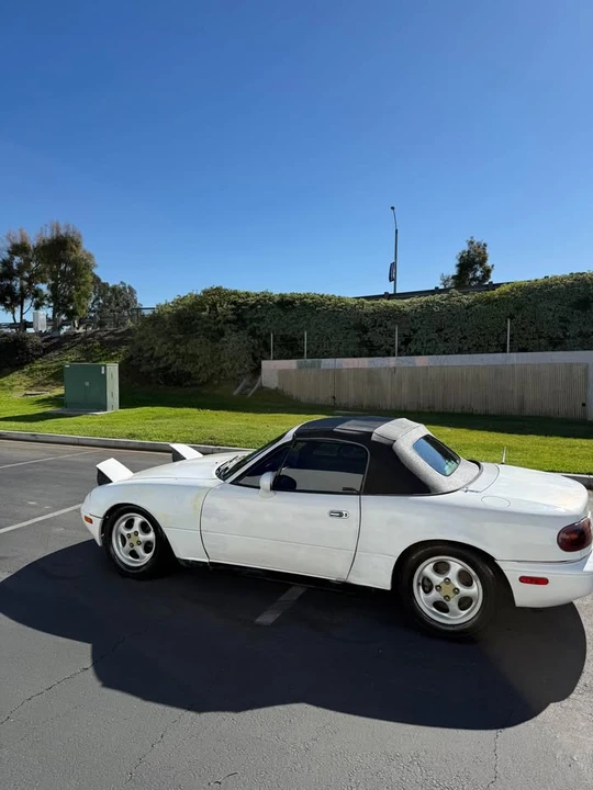 1997 Mazda NA MX-5 Miata - Image 4 of 8