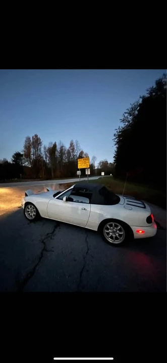 1997 Mazda NA MX-5 Miata - Image 4 of 9