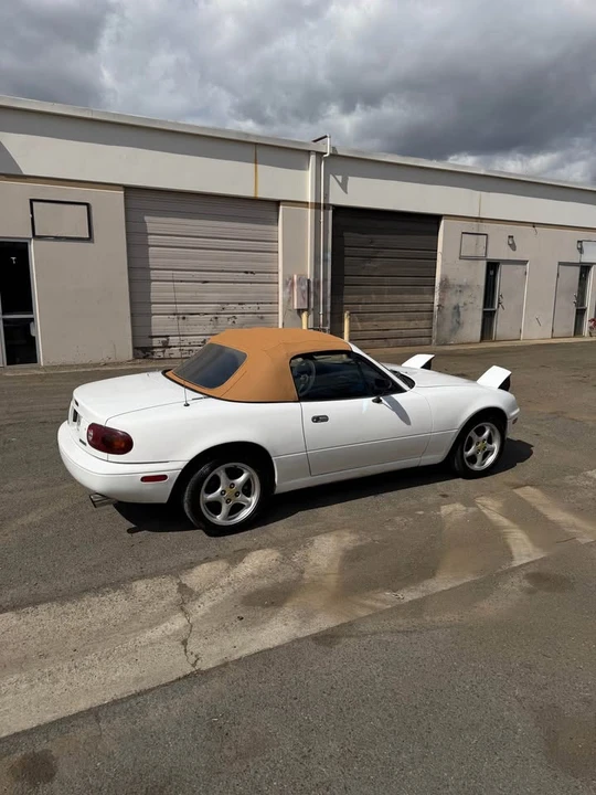 1997 Mazda NA MX-5 Miata - Image 5 of 10