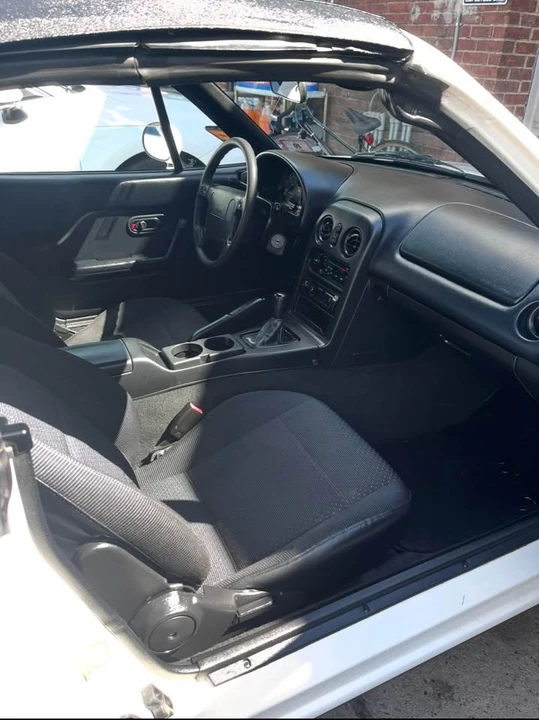 1997 Mazda NA MX-5 Miata - Image 6 of 9