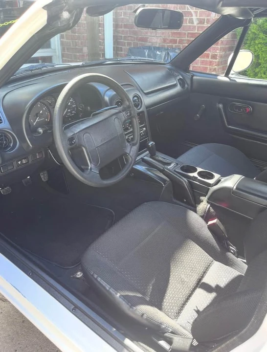 1997 Mazda NA MX-5 Miata - Image 5 of 9