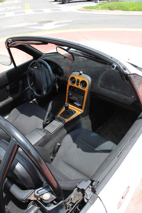 1997 Mazda NA MX-5 Miata - Image 7 of 17