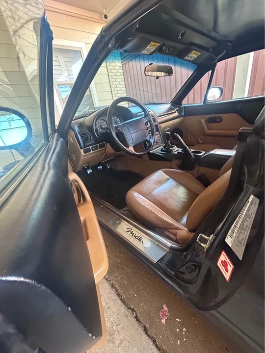 1997 Mazda NA MX-5 Miata - Image 8 of 9