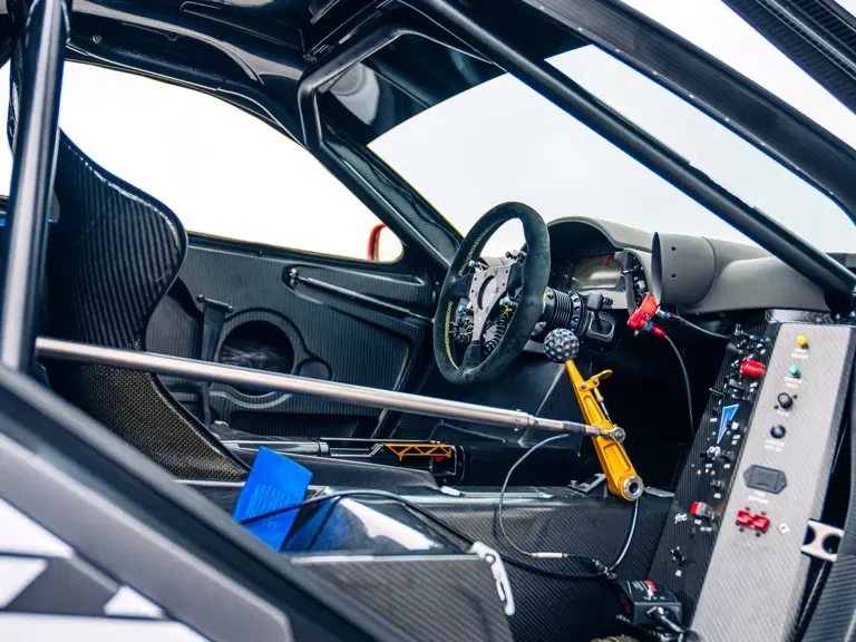 1997 McLaren F1 - Image 25 of 31