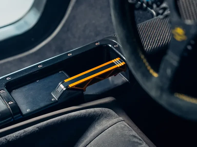 1997 McLaren F1 - Image 30 of 31