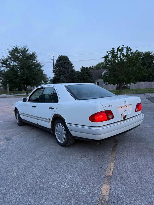 1997 Mercedes-Benz W124 E-Class - Image 2 of 11