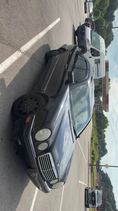 1997 Mercedes-Benz W124 E-Class - Image 2 of 10