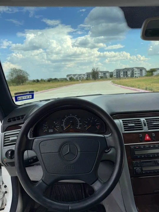 1997 Mercedes-Benz W124 E-Class - Image 12 of 20