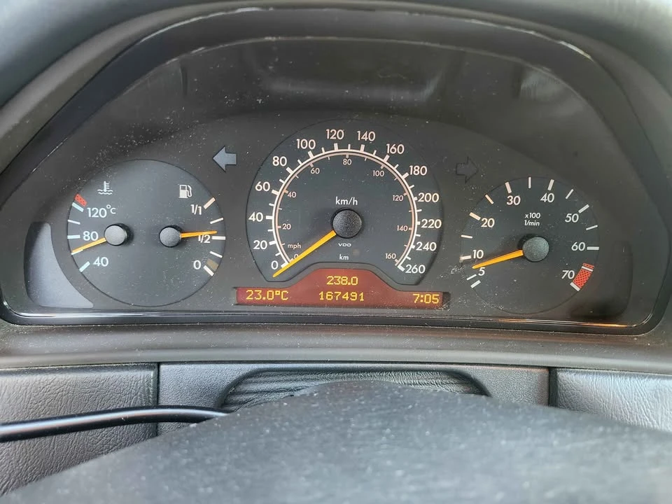 1997 Mercedes-Benz W124 E-Class - Image 9 of 10