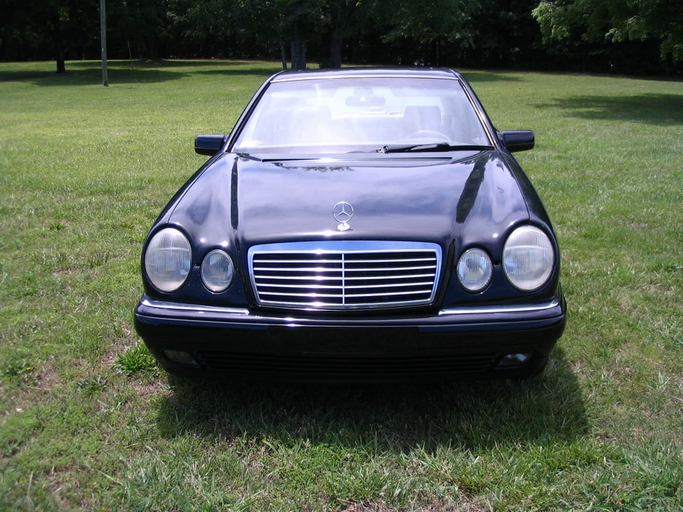 1997 Mercedes-Benz W124 E-Class - Image 2 of 31