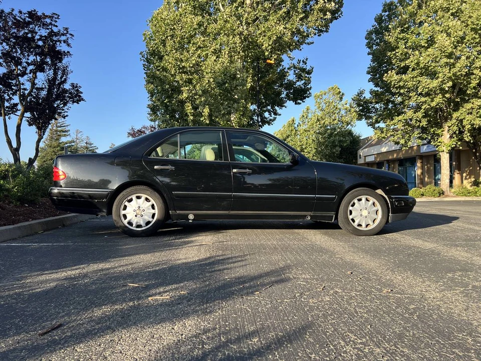 1997 Mercedes-Benz W124 E-Class - Image 3 of 7