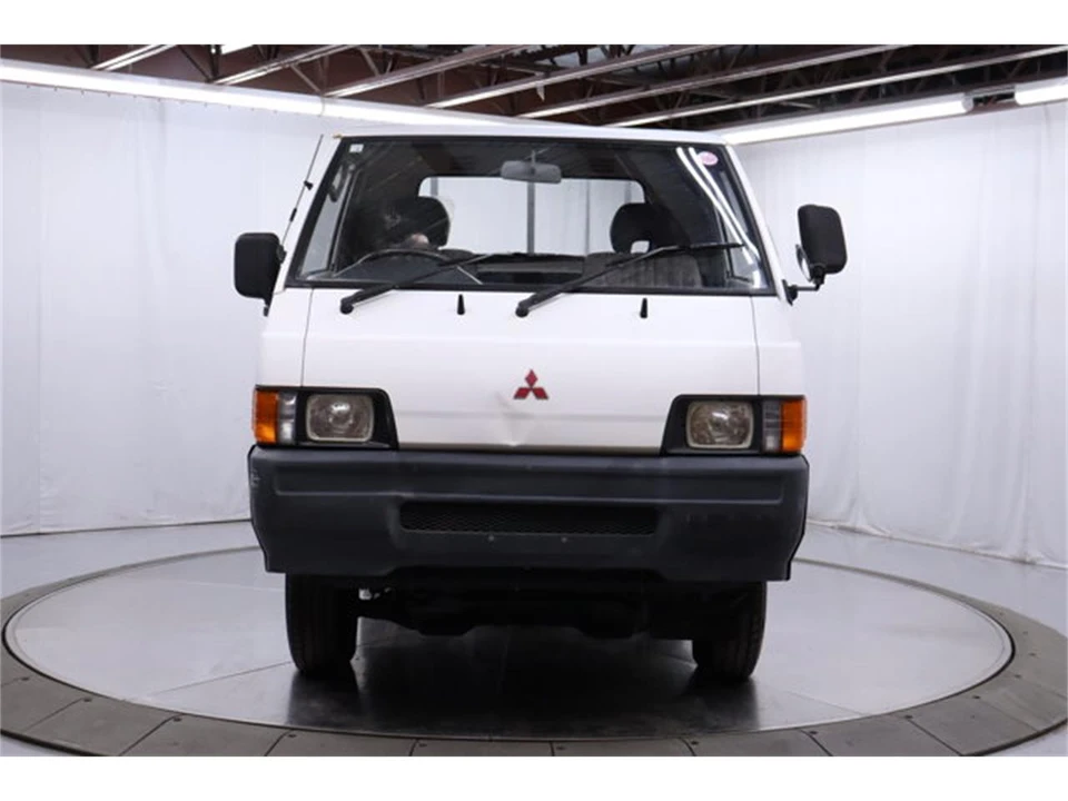 1997 Mitsubishi Delica 4th Gen - Image 3 of 31