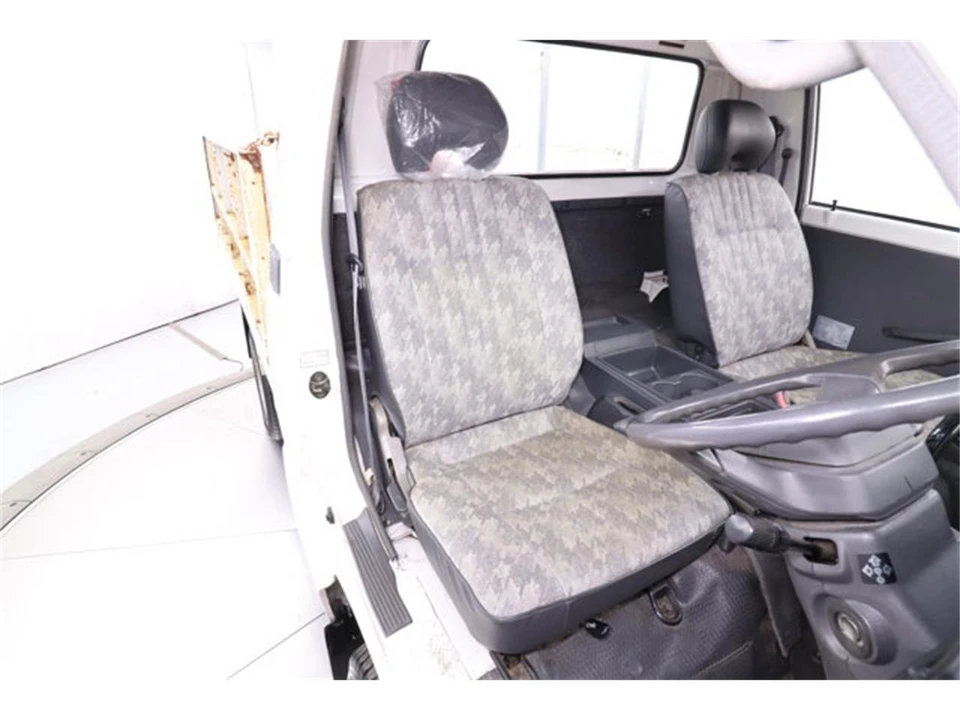 1997 Mitsubishi Delica 4th Gen - Image 16 of 31