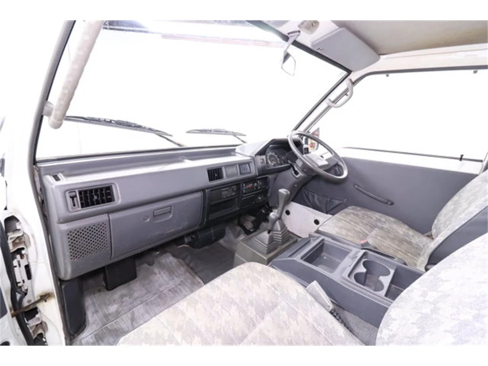 1997 Mitsubishi Delica 4th Gen - Image 15 of 31