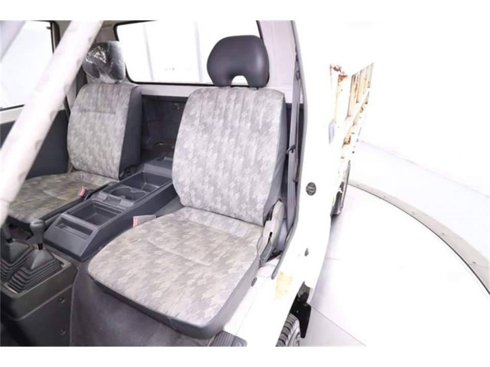 1997 Mitsubishi Delica 4th Gen - Image 17 of 31