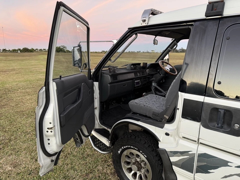 1997 Mitsubishi Delica 4th Gen - Image 9 of 21