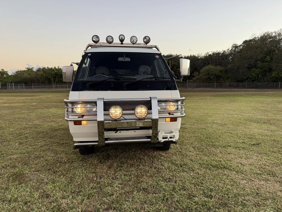 1997 Mitsubishi Delica 4th Gen - Image 2 of 21