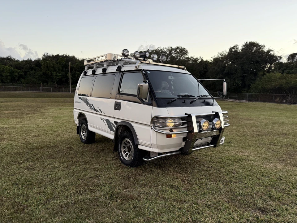 1997 Mitsubishi Delica 3rd Gen - Image 16 of 31