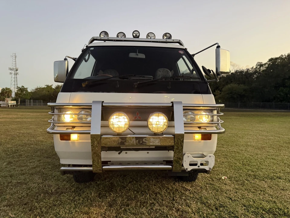 1997 Mitsubishi Delica 3rd Gen - Image 15 of 31