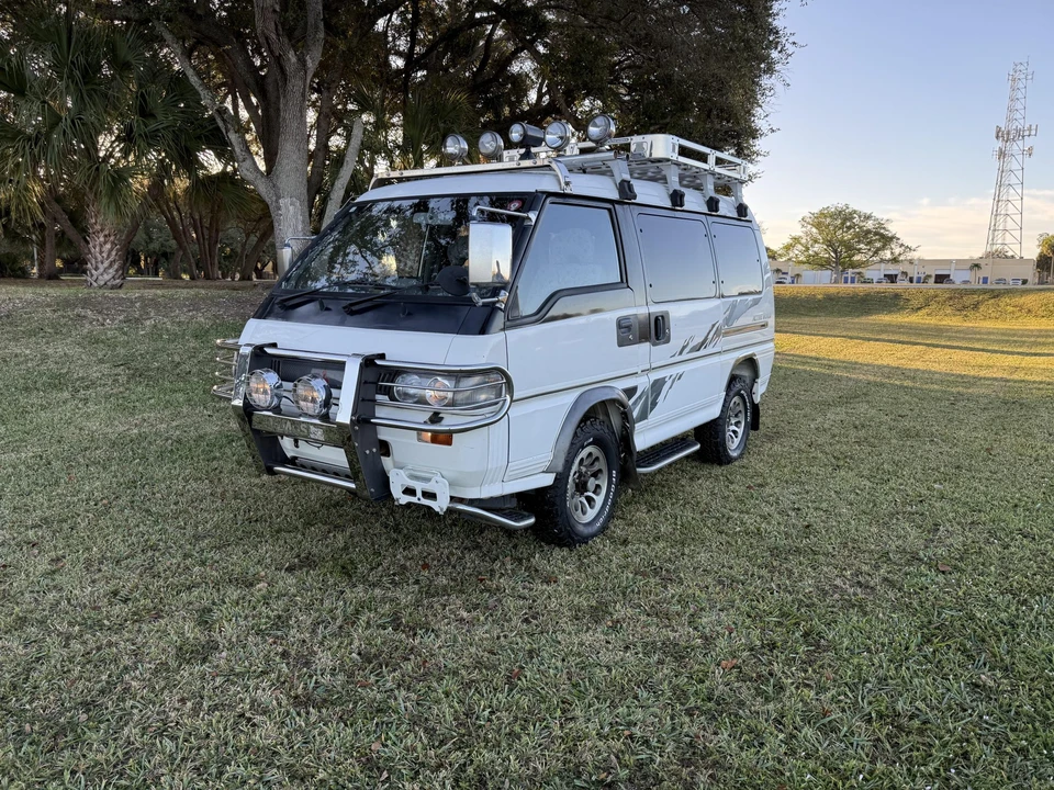 1997 Mitsubishi Delica 3rd Gen - Image 2 of 31
