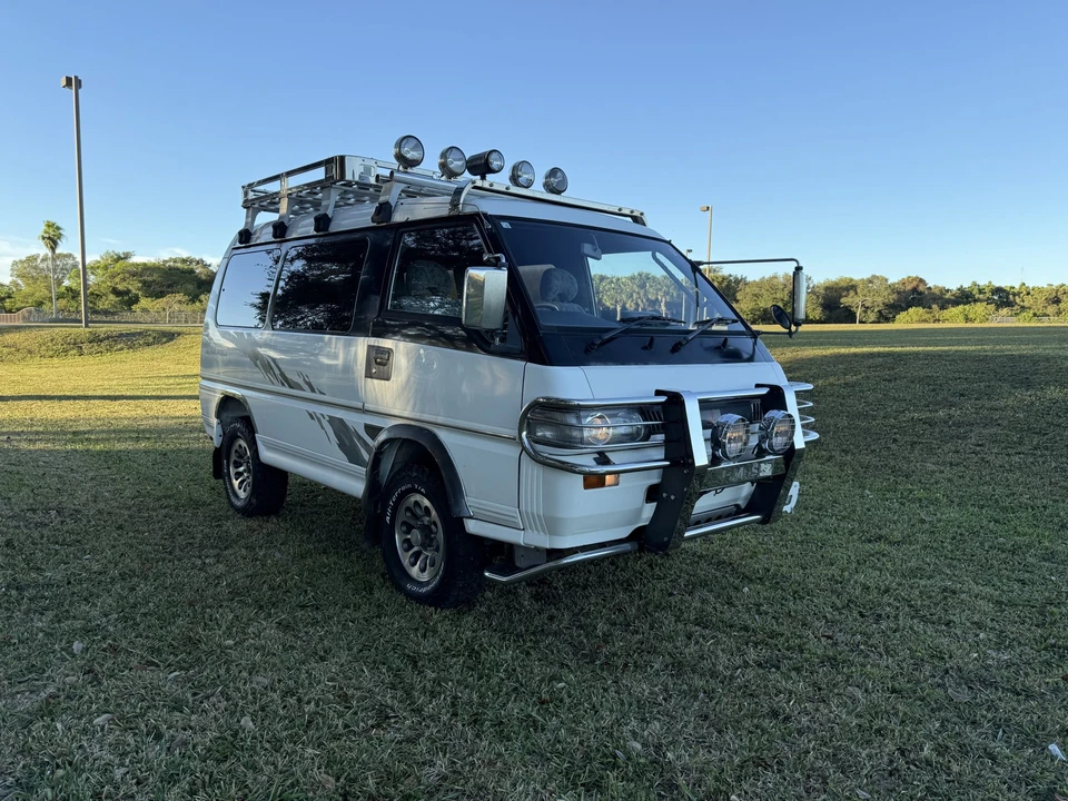 1997 Mitsubishi Delica 3rd Gen - Image 7 of 31