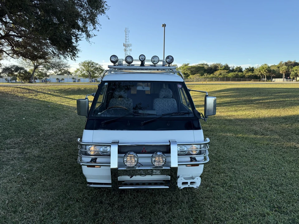 1997 Mitsubishi Delica 3rd Gen - Image 5 of 31