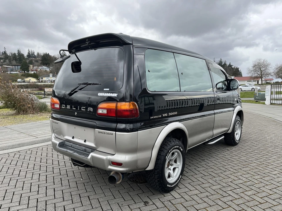 1997 Mitsubishi Delica 4th Gen - Image 10 of 31