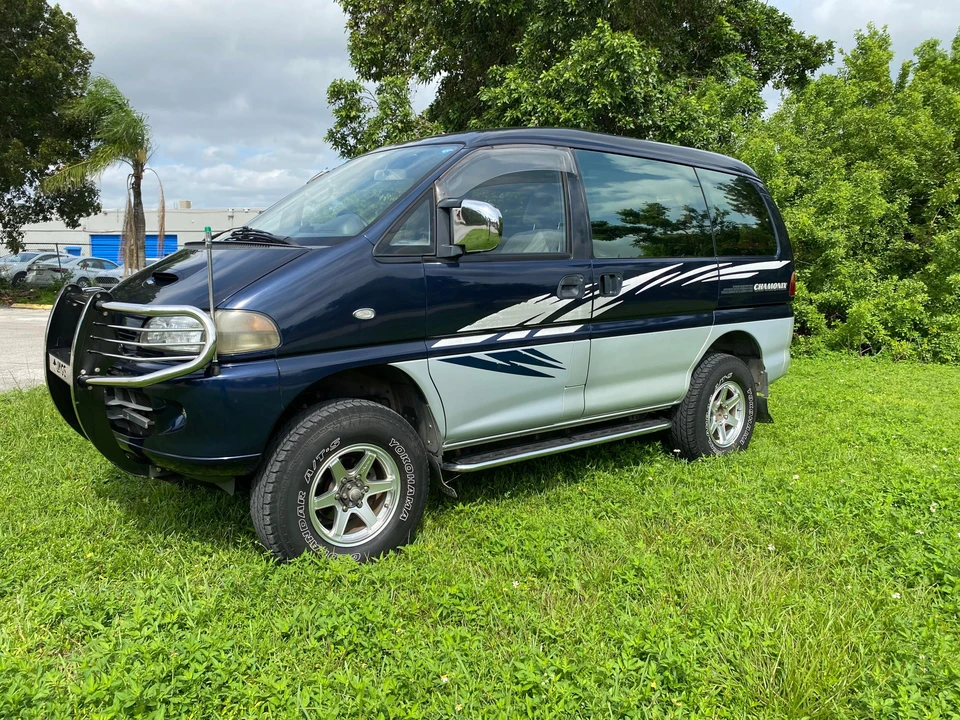 1997 Mitsubishi Delica 4th Gen - Image 13 of 31