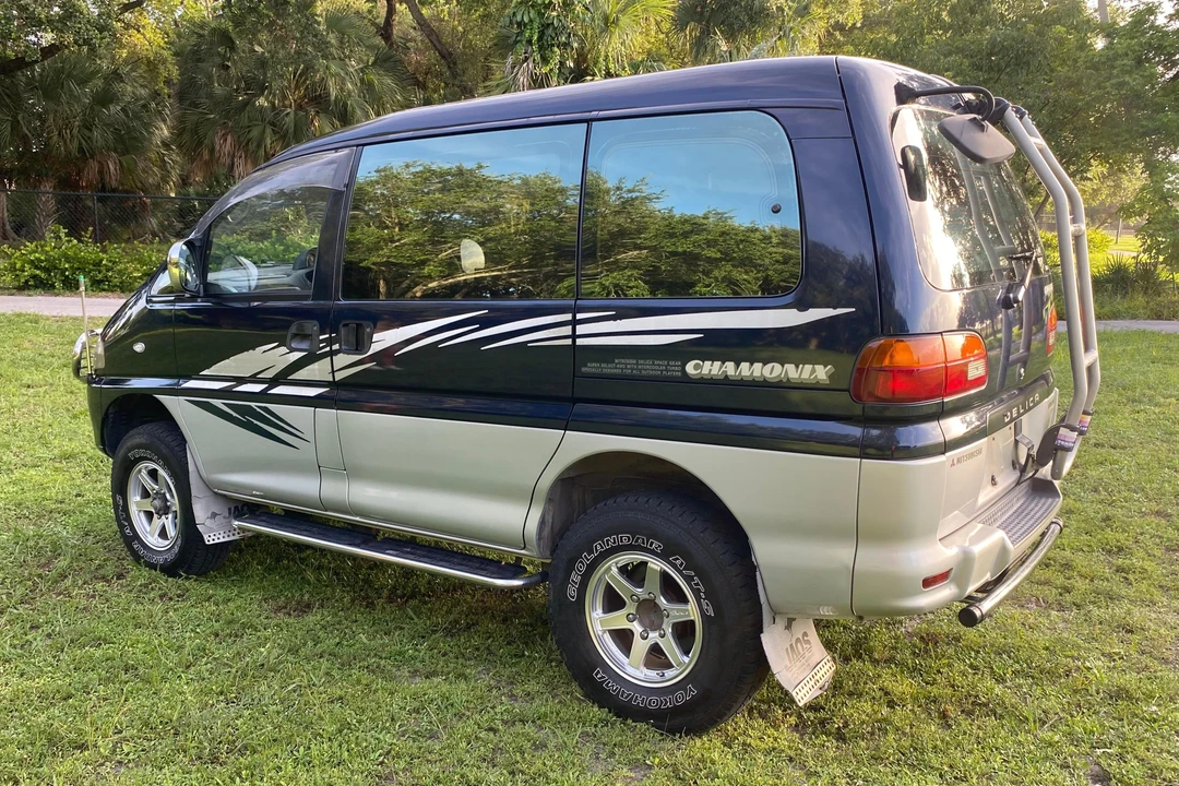 1997 Mitsubishi Delica 4th Gen - Image 4 of 31