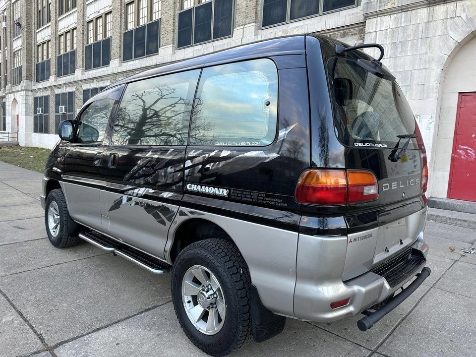 1997 Mitsubishi Delica 3rd Gen - Image 8 of 31