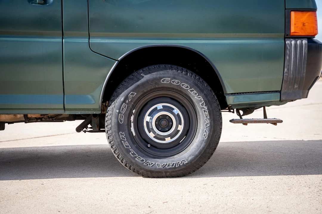 1997 Mitsubishi Delica 4th Gen - Image 24 of 31