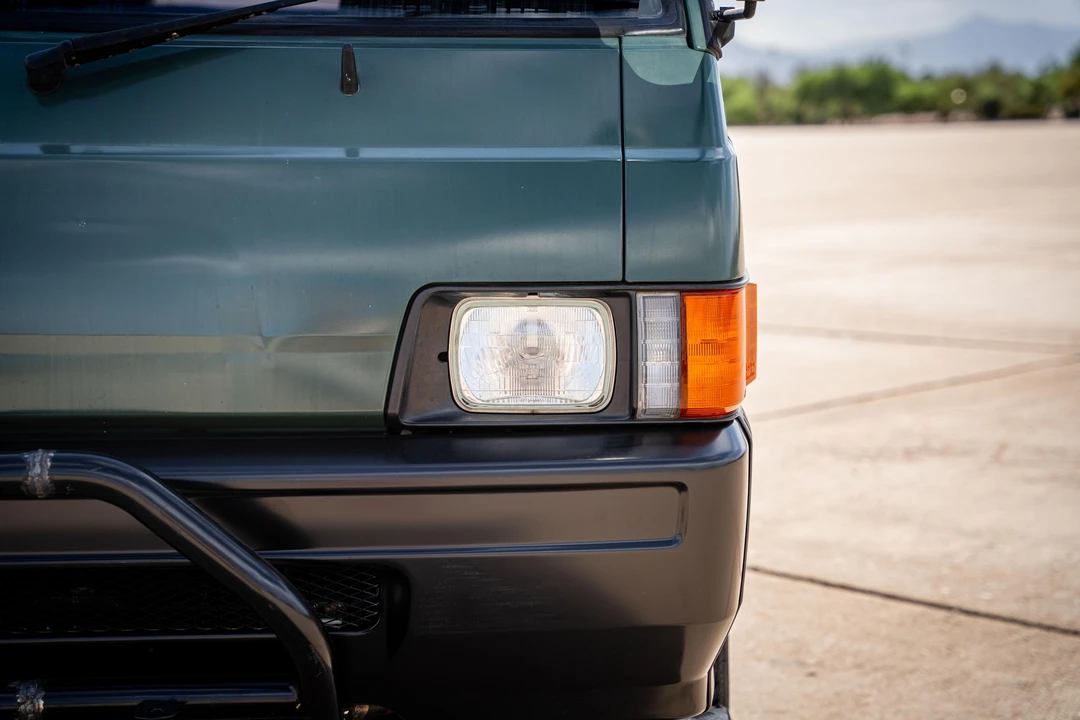1997 Mitsubishi Delica 4th Gen - Image 13 of 31