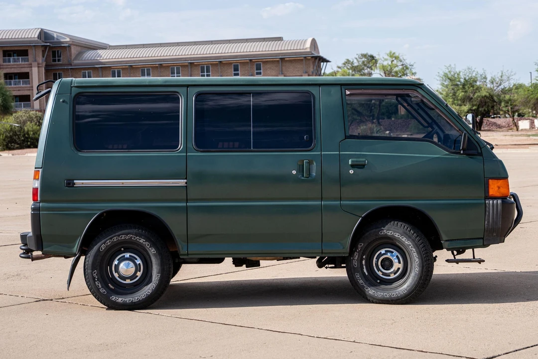 1997 Mitsubishi Delica 4th Gen - Image 3 of 31