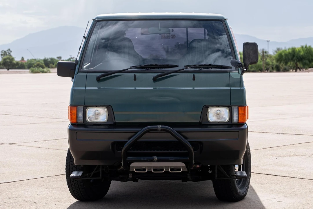 1997 Mitsubishi Delica 4th Gen - Image 2 of 31