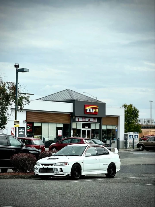 1997 Mitsubishi Lancer Evolution IV 6th Gen - Image 4 of 5