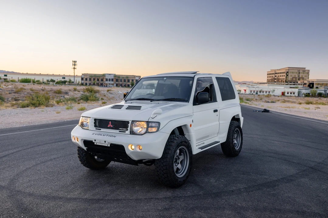 1997 Mitsubishi Pajero/Montero 2nd Gen - Image 2 of 31