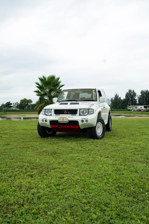 1997 Mitsubishi Pajero/Montero 2nd Gen - Image 2 of 31