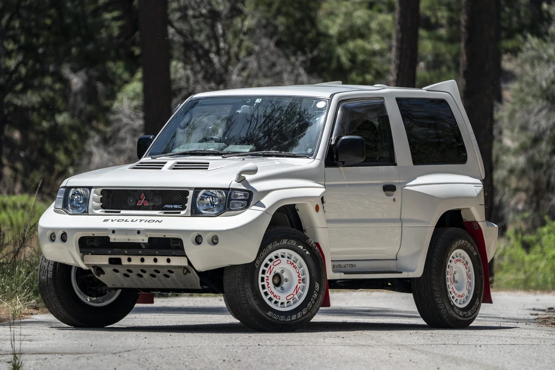 1997 Mitsubishi Pajero/Montero 2nd Gen - Image 2 of 31