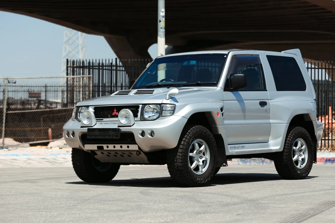 1997 Mitsubishi Pajero/Montero 2nd Gen - Image 2 of 31