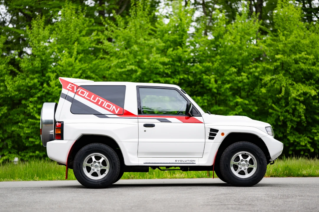 1997 Mitsubishi Pajero/Montero 2nd Gen - Image 13 of 31