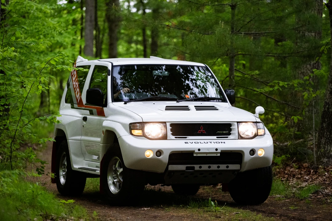 1997 Mitsubishi Pajero/Montero 2nd Gen - Image 2 of 31