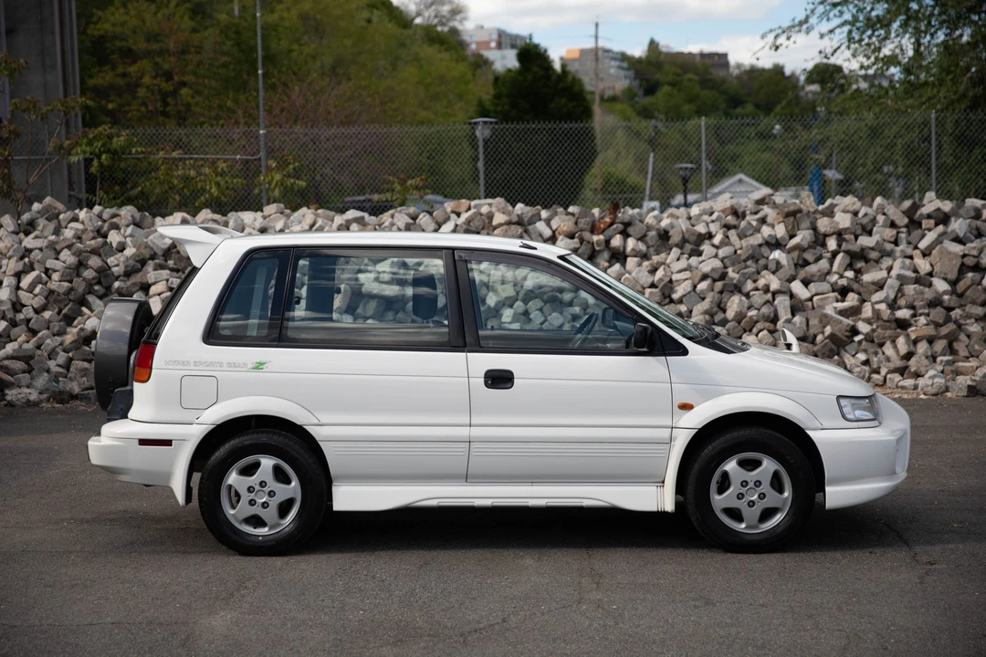 1997 Mitsubishi RVR 1st Gen - Image 24 of 31