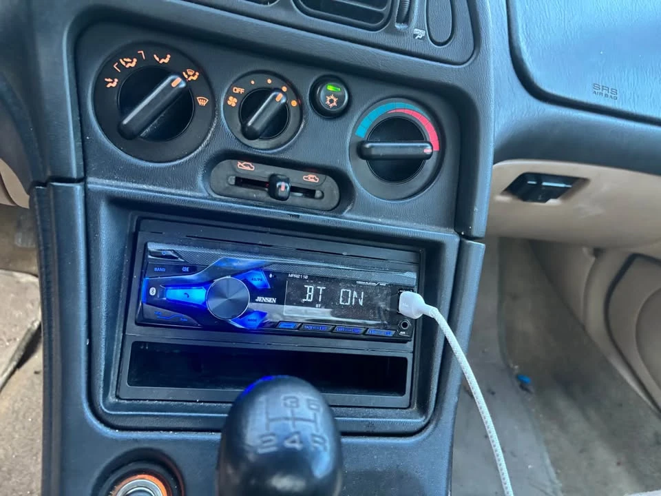 1997 Mitsubishi Eclipse 2nd Gen - Image 2 of 12