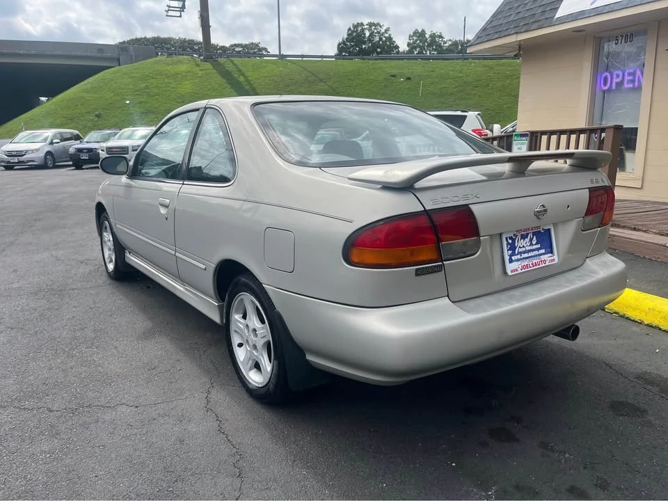 1997 Nissan Sentra - Image 5 of 12