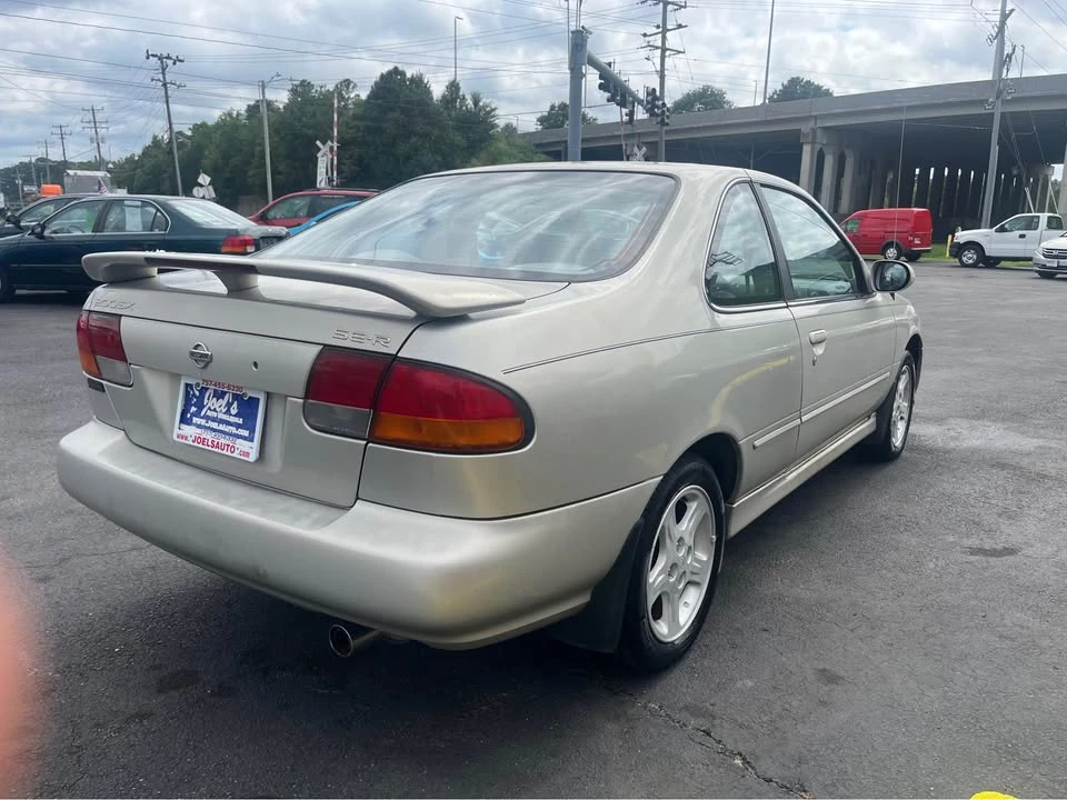 1997 Nissan Sentra - Image 4 of 12