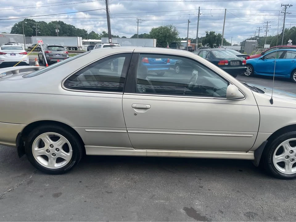 1997 Nissan Sentra - Image 7 of 12