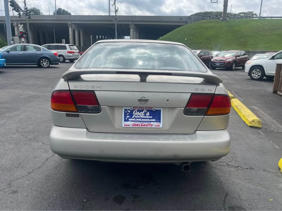 1997 Nissan Sentra - Image 8 of 12