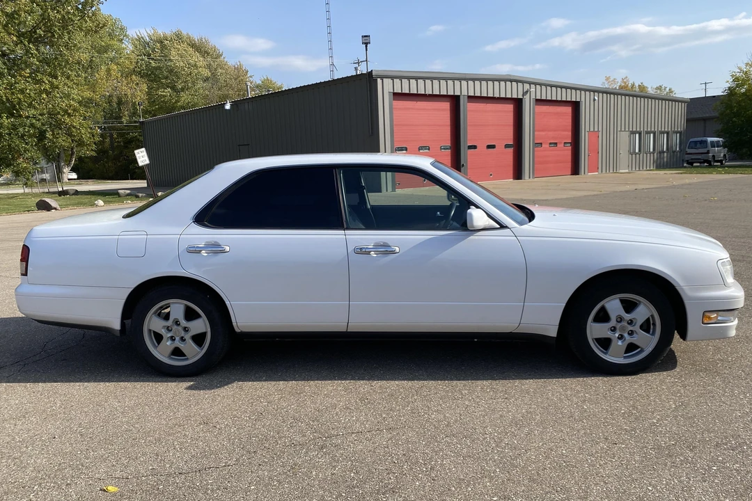1997 Nissan Cedric 9th Gen - Image 3 of 31